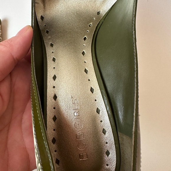 BCBGirls 9.5 shoes with Logo, patent and studs design, excellent condition - Picture 10 of 10